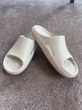 Crocs Mellow Recovery Slide Sandal Bone/Off-White Men's 9 / Women's 11 | LiteRid